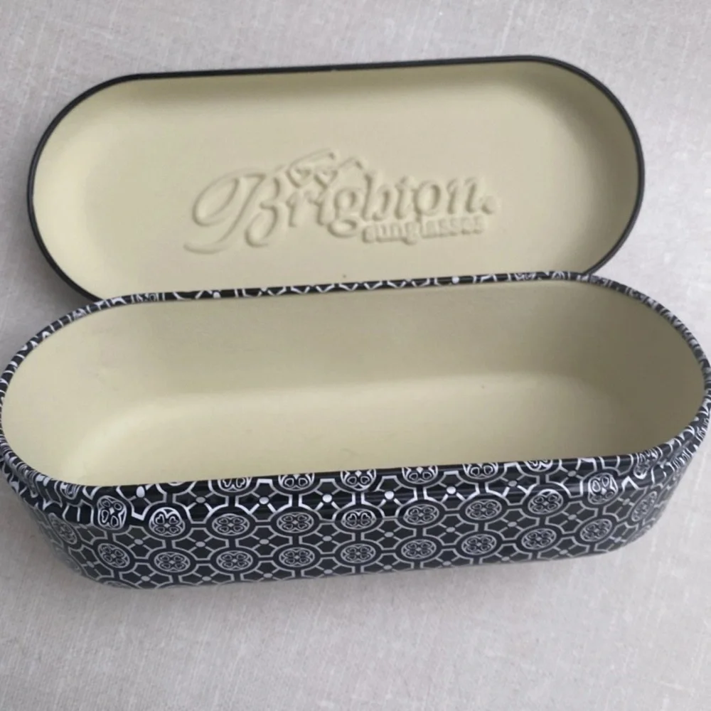 BRIGHTON‎ Black & White Filigree SUNGLASSES Eyeglasses Storage CASE Tin EMPTY